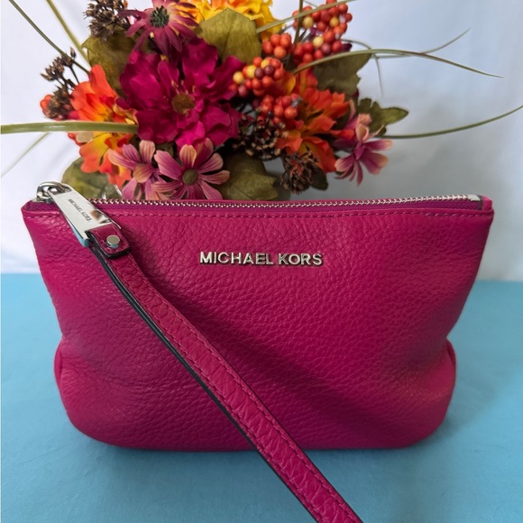 Michael Kors pebbled leather zip cosmetics bag/clutch - Picture 1 of 6